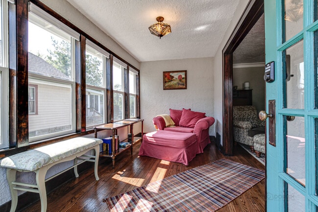 Photo - 128 Grant St