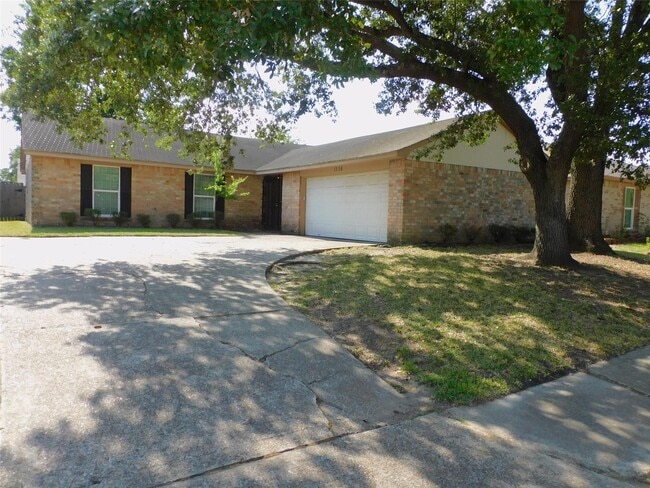 1338 Leadenhall Cir