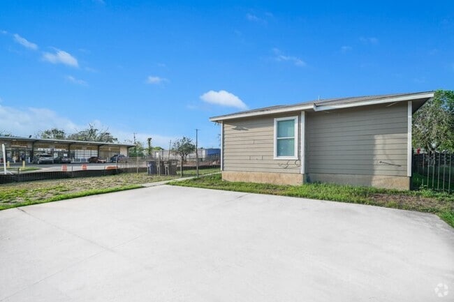Building Photo - 212 Bynum Ave Unit 2 Rental