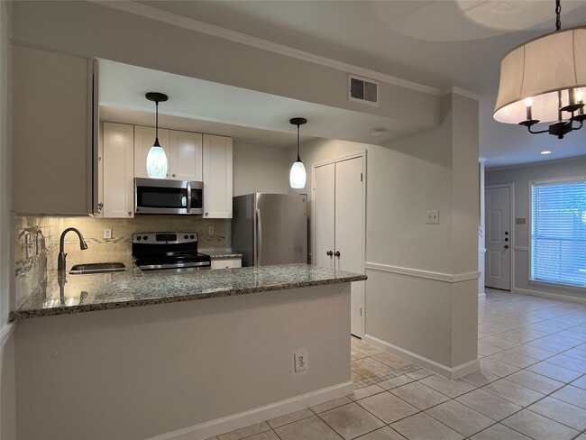 Building Photo - 1601 S Shepherd Dr Unit 25