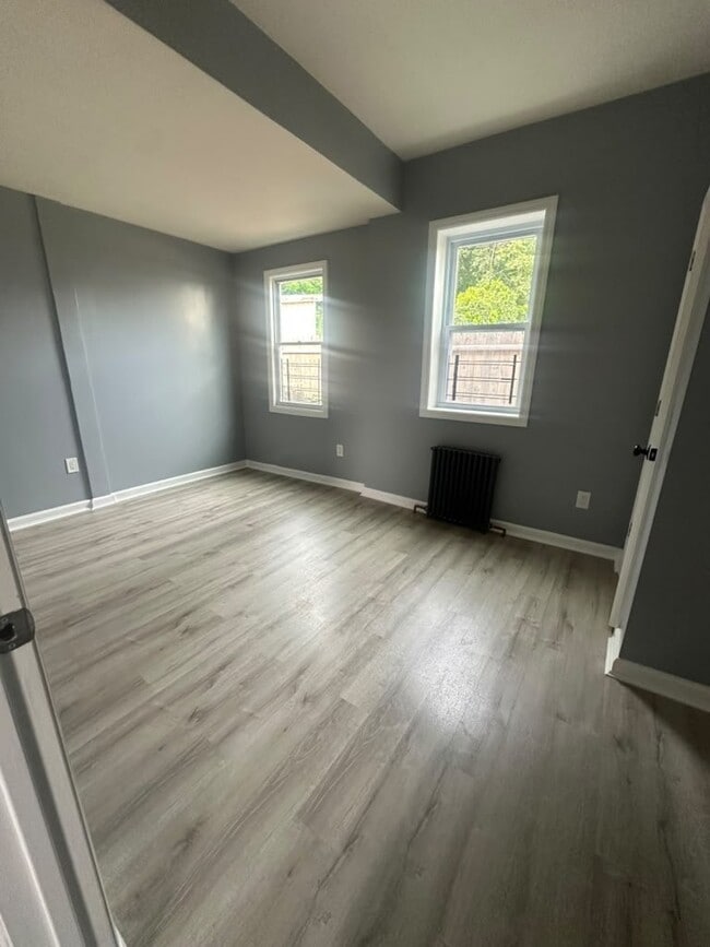 Building Photo - 215 Edwards Pl Unit Apt 1