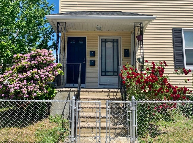 Building Photo - 49 Wellington Ave Unit 01 Rental