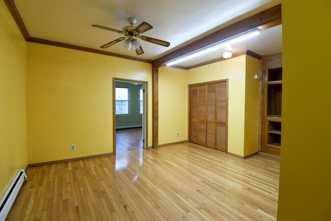 Photo - 53 E 21st St