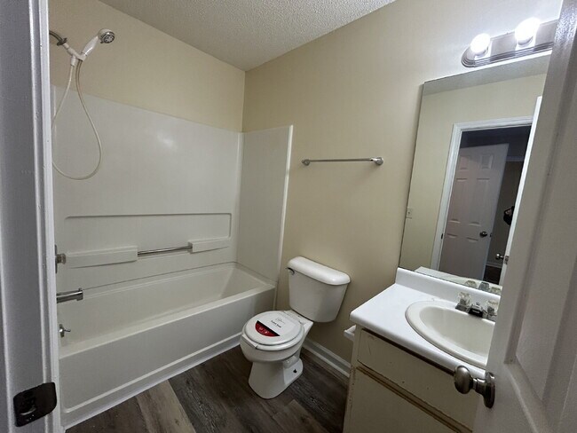 Photo - Apartment for Rent Unit E