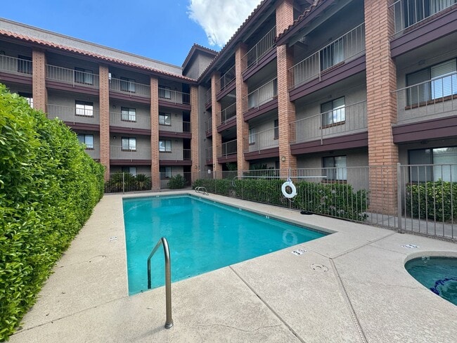 Building Photo - 2 Bedroom in the El Tovar Condominiums Nea... Unit 103