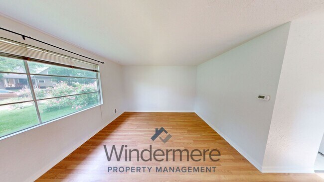 Photo - 114 S Clinton St