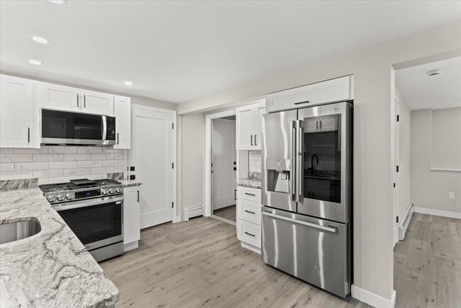 Building Photo - 19 Coach Ln Unit 1 Rental