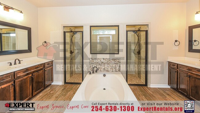 Elegant Corner-Lot Retreat with Upgraded F... - Elegant Corner-Lot Retreat with Upgraded F... Casa