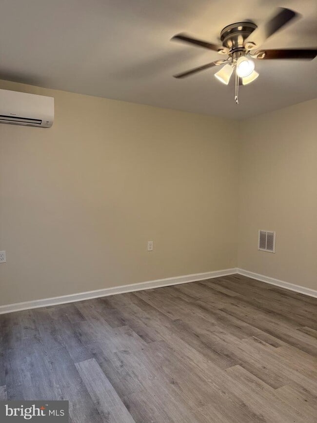 Photo - 105 Hickman Rd