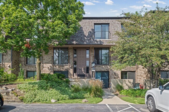 1715 Northfield Square