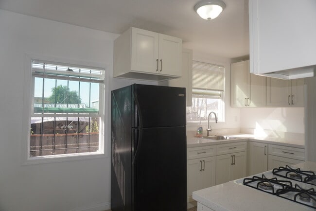 Building Photo - 2224 Virginia Ave Unit 2224