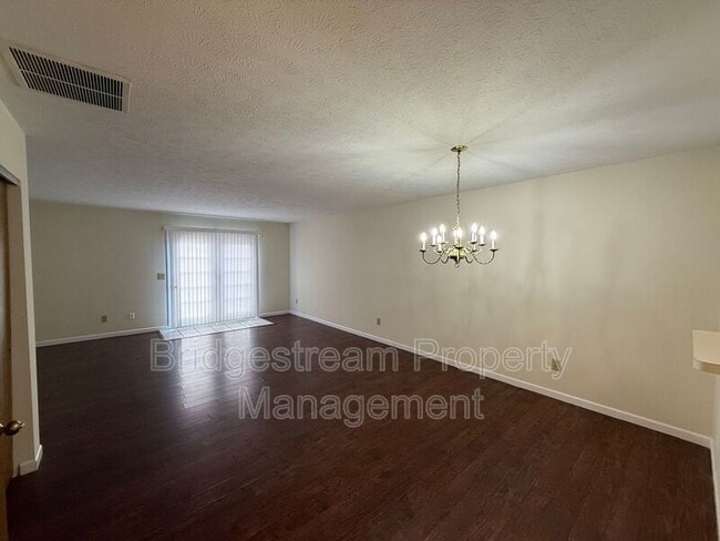Photo - 4583 Burchdale St
