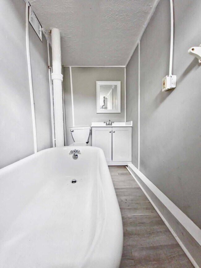 1051 Barret Ave Unit 2