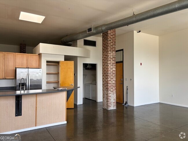 Building Photo - 376 Nelson St SW Unit A2 Rental