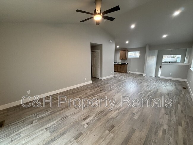 Photo - 1335 Lynn Ave