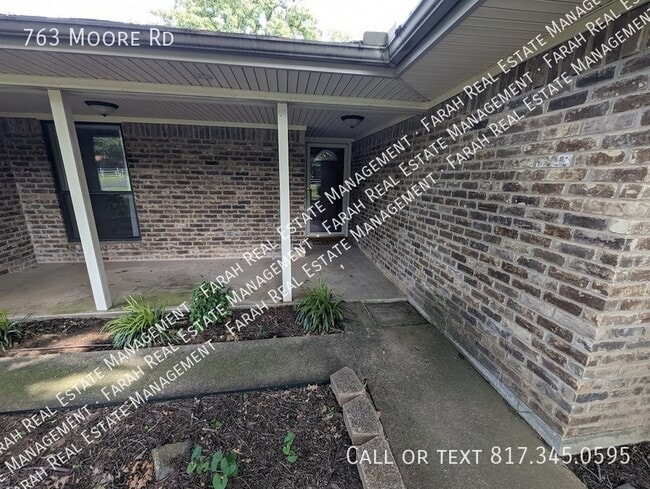 Photo - 763 Moore Rd
