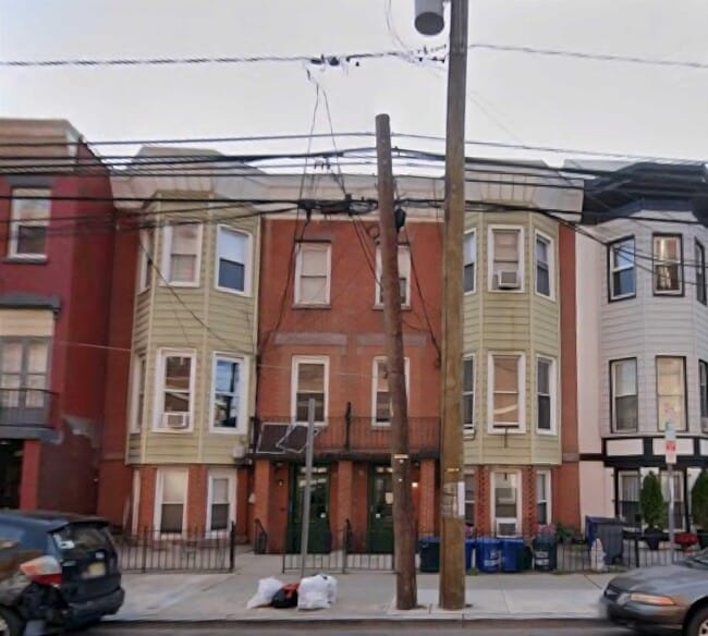 Building Photo - 262 Summit Ave