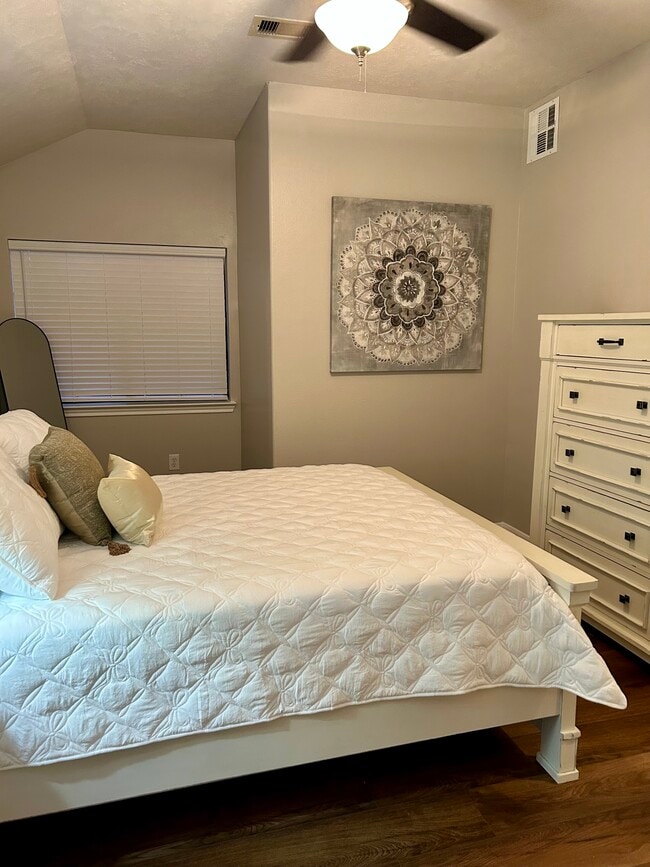 Upstairs bedroom 2 - 3602 Cedar Flats Ln