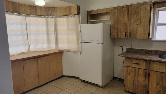 Photo - 454 E 55th Ave