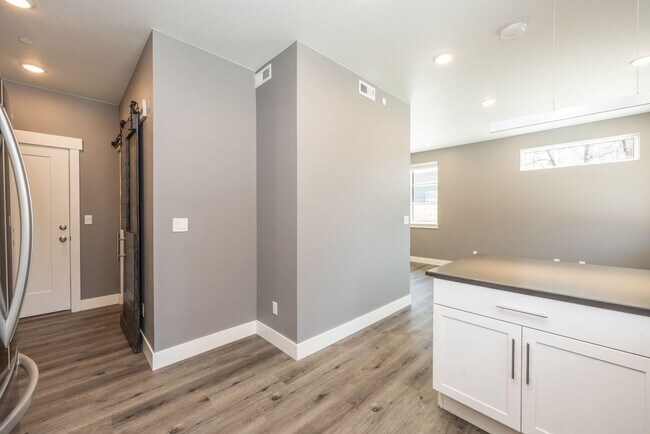 Photo - 745 N Washington Ave Unit Washington202