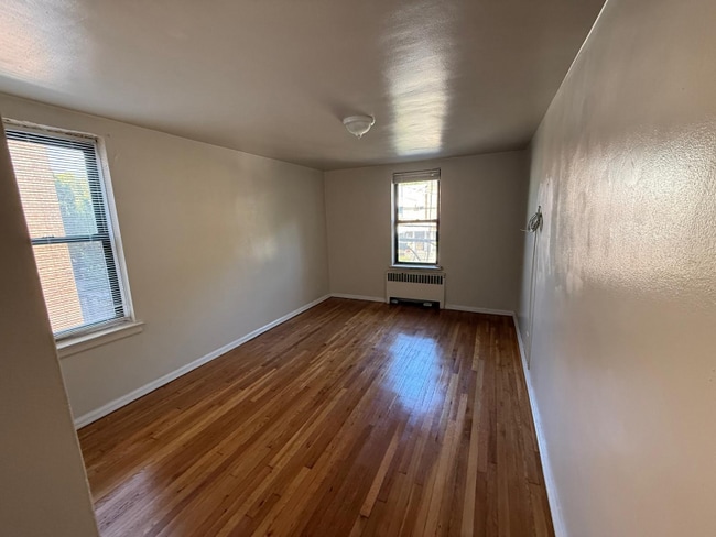 Building Photo - 867 E 231st St Rental