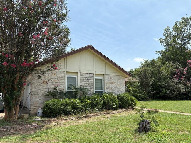 Building Photo - 1404 Cedar Park Dr