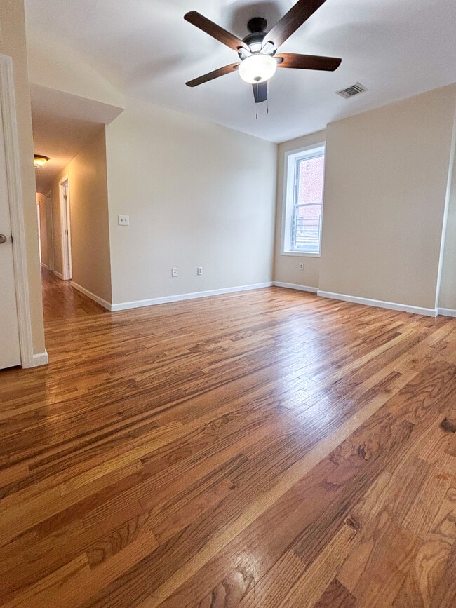 Building Photo - 195 Main St Unit 2L