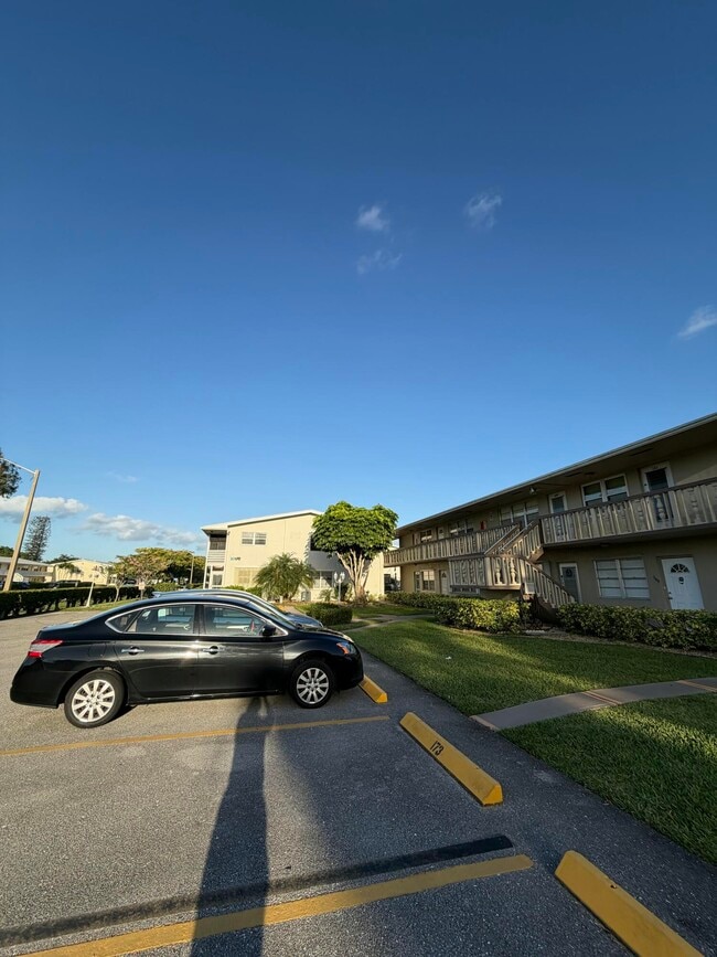 Photo - 185 Salisbury E