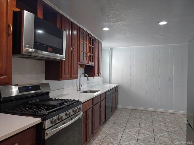 Building Photo - 139 Sickles Ave Unit 2