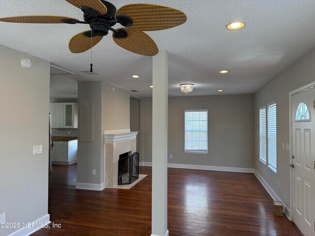Photo - 263 2nd St