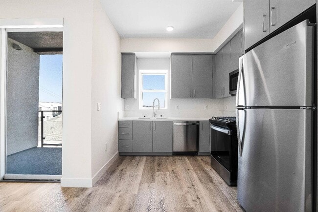 Photo - 3308 Mentone Ave