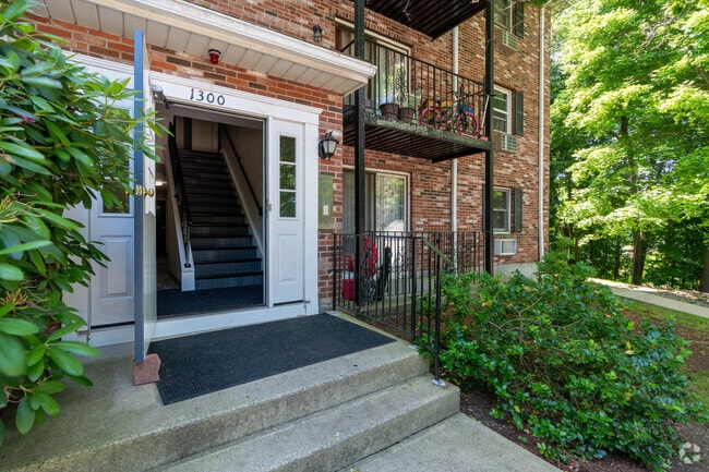 Canton Estates at Neponset