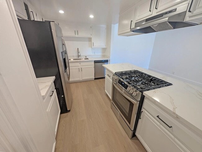 4454 Coldwater Canyon Ave Unit 301