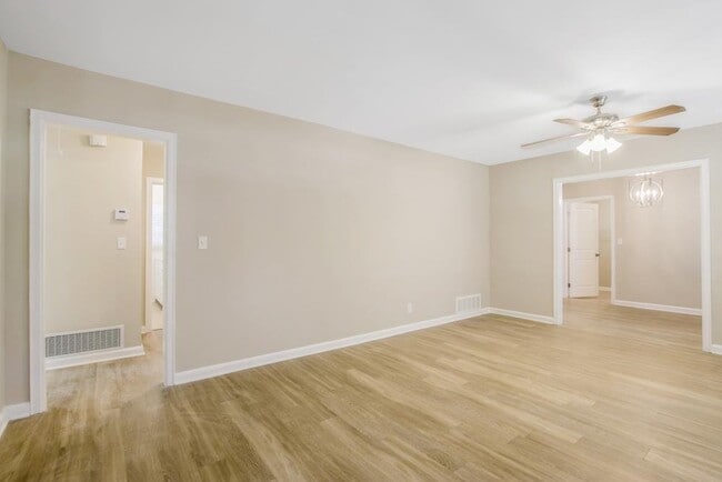 Photo - 2966 Sylvan Rd