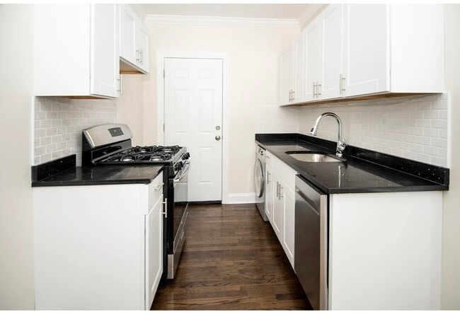 Photo - 3817 N Greenview Ave Unit 2W