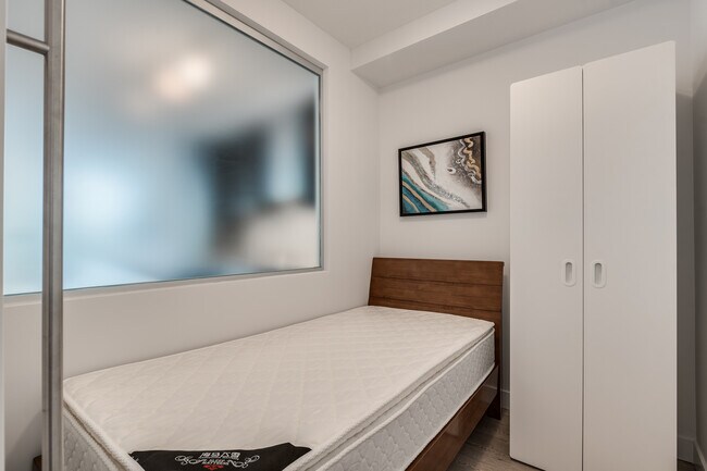 Photo - 1283 Howe St