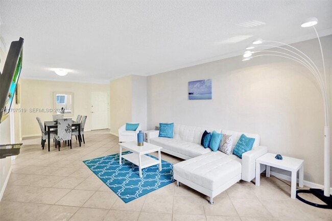 Photo - 2501 S Ocean Dr Unidad 533 (available Feb 1)