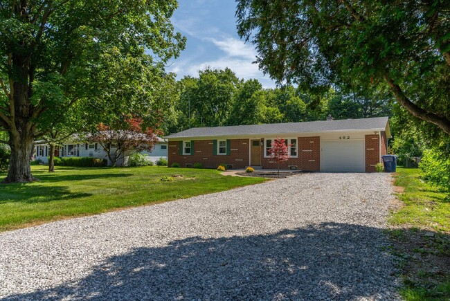Photo - 462 Woodview Dr