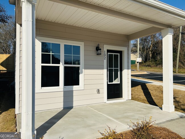 Photo - 102 Crown St