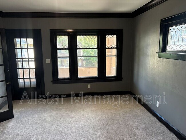 11909 Parkhill Ave Unidad Up Unit