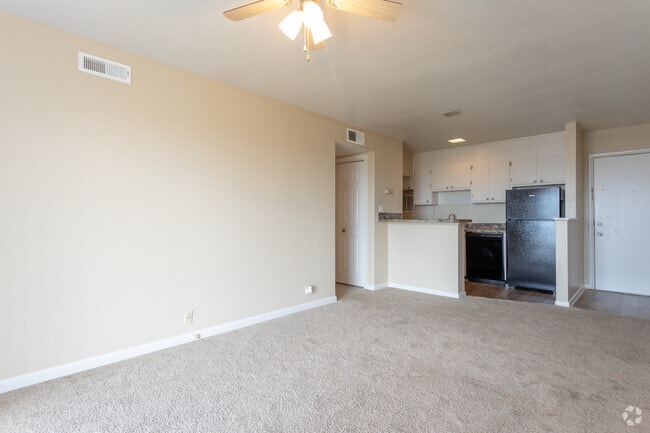 1BR, 1BA - 600SF