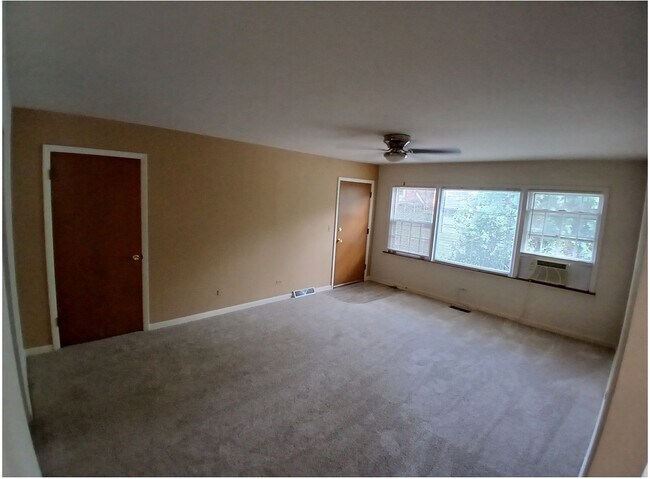 Photo - 211 N Bothwell St