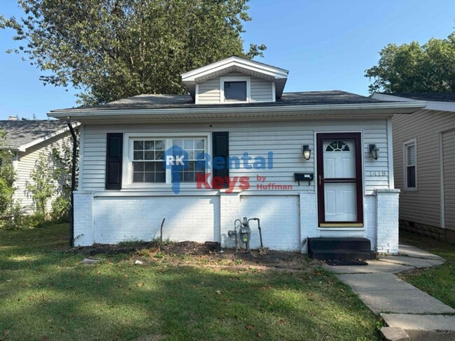 Building Photo - Two Bedroom House | Detached Garage