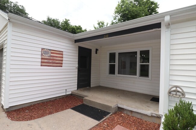 Photo - 210 W Vine St