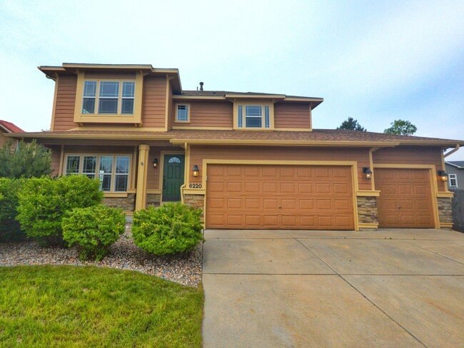 Gorgeous 5b 3b Single Family Home w/ a View - Gorgeous 5b 3b Single Family Home w/ a View