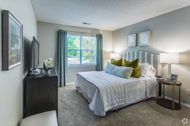 2BR, 2BA - 1,159SF - Second Bedroom - Somerset at Lakeland