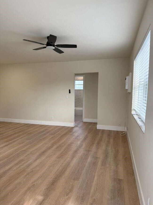 Photo - 101 SE 9th St Unit 11