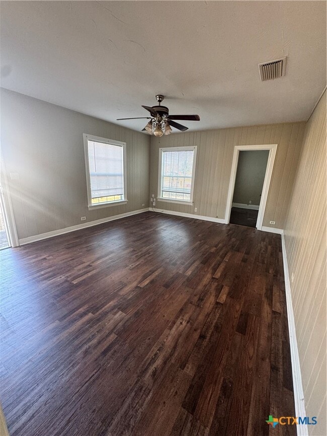 Photo - 209 Lackey St