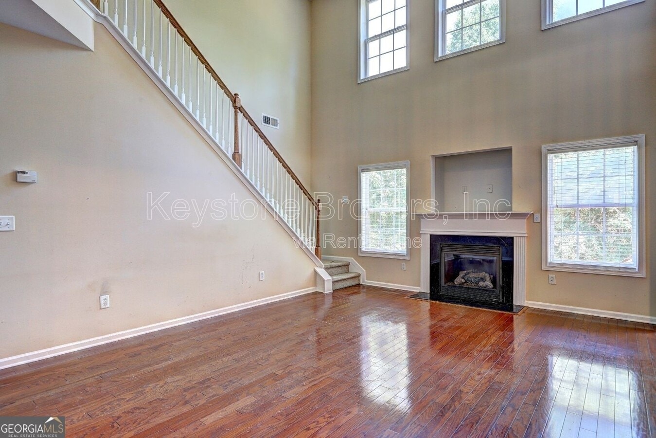 Photo - 544 Vickers Ln