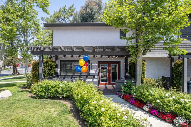 Building Photo - Portola  Redlands